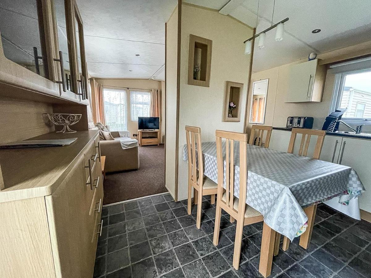 Lovely Caravan With Decking At Heacham Beach In Norfolk, Sleeps 6 Ref 21020C Екстериор снимка