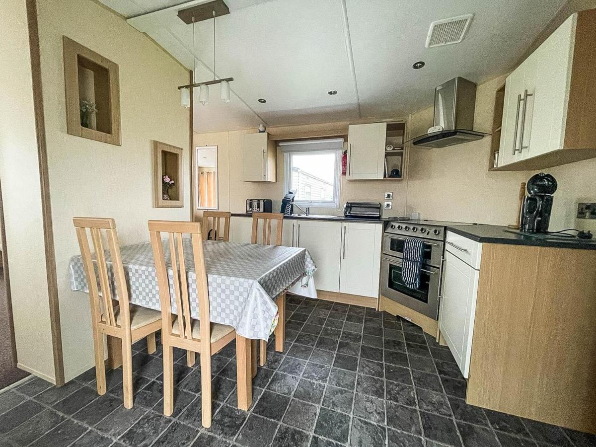 Lovely Caravan With Decking At Heacham Beach In Norfolk, Sleeps 6 Ref 21020C Екстериор снимка