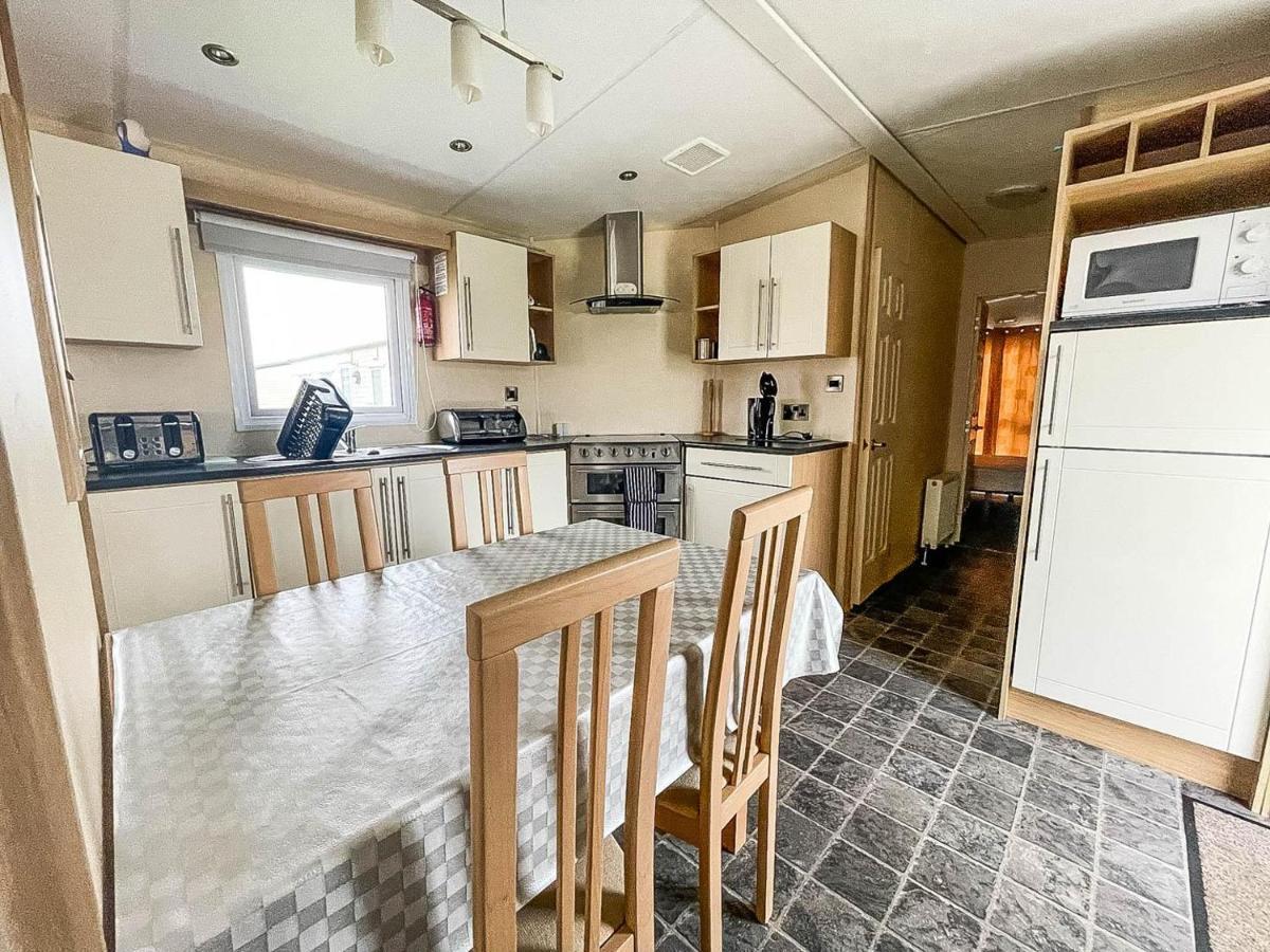 Lovely Caravan With Decking At Heacham Beach In Norfolk, Sleeps 6 Ref 21020C Екстериор снимка