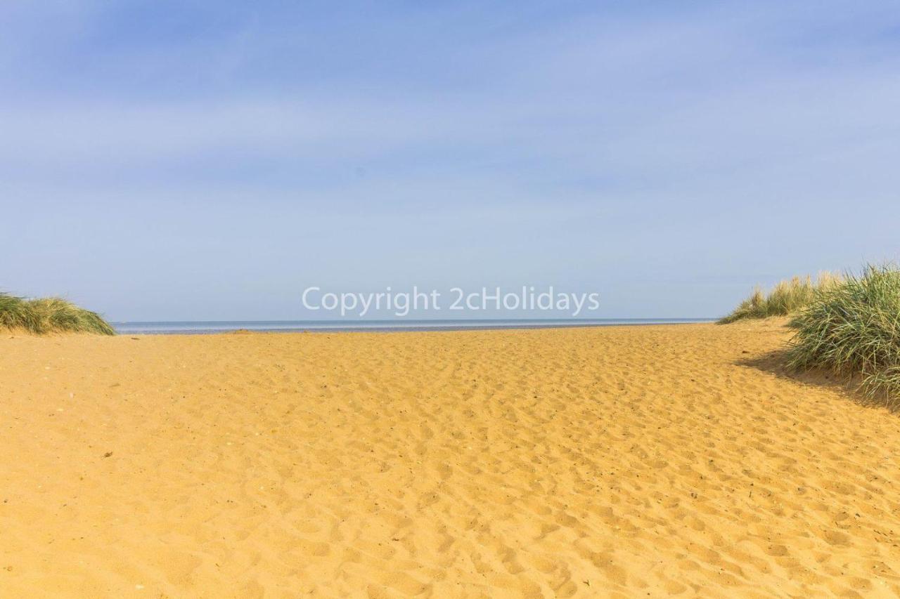 Lovely Caravan With Decking At Heacham Beach In Norfolk, Sleeps 6 Ref 21020C Екстериор снимка