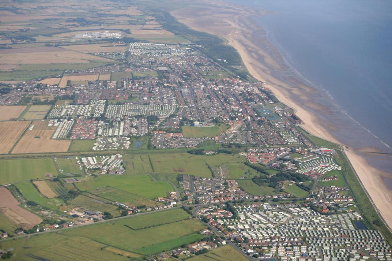 Lovely Caravan With Decking At Heacham Beach In Norfolk, Sleeps 6 Ref 21020C Екстериор снимка